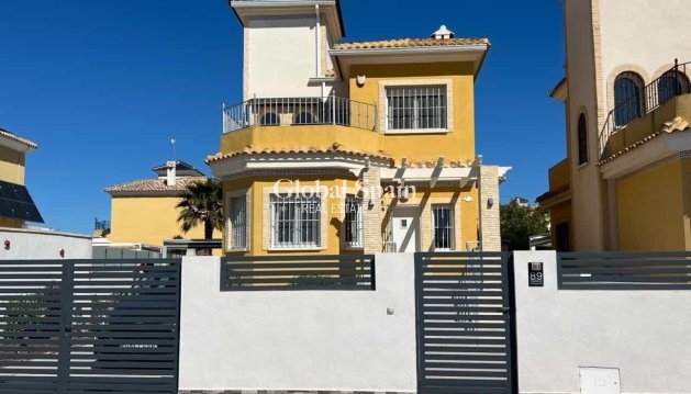 VILLA - Wederverkoop - ALGORFA -
                Costa Blanca Sur