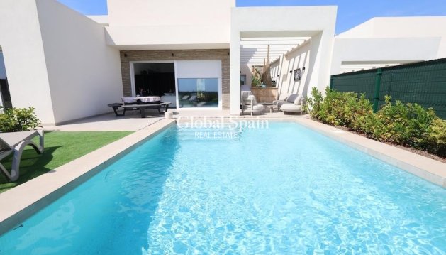 VILLA - Wederverkoop - ALGORFA -
                Inland