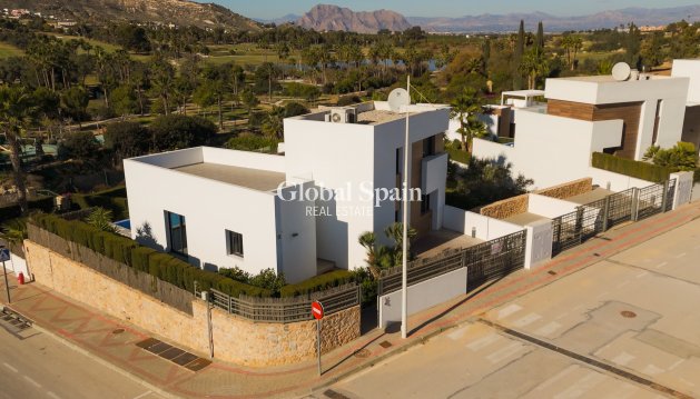 VILLA - Wederverkoop - ALGORFA -
                LA FINCA GOLF / ALGORFA