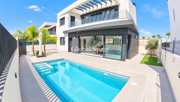 VILLA - Wederverkoop - ALGORFA -
                LA FINCA GOLF / ALGORFA