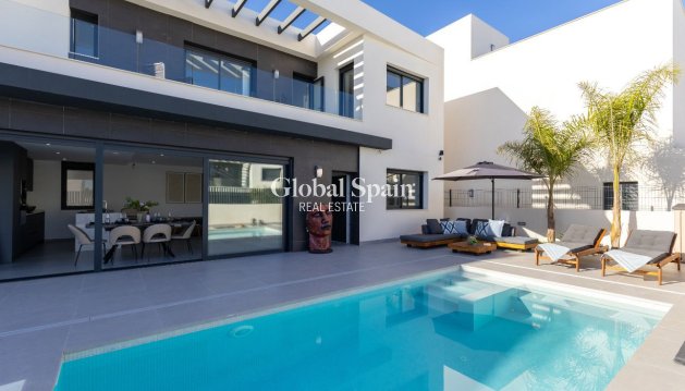 VILLA - Wederverkoop - ALGORFA -
                LA FINCA GOLF / ALGORFA