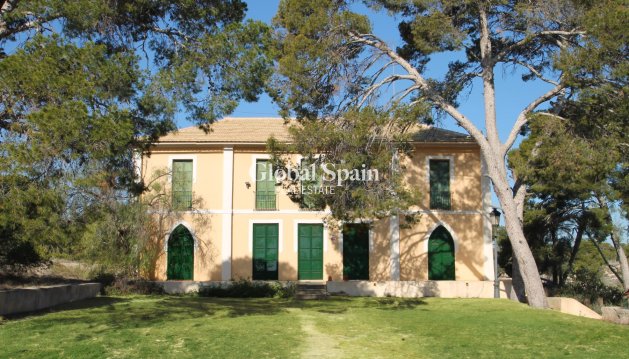 VILLA - Wederverkoop - ALICANTE -
                Costa Blanca