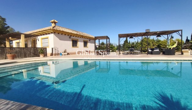 VILLA - Wederverkoop - AVILESES -
                Inland