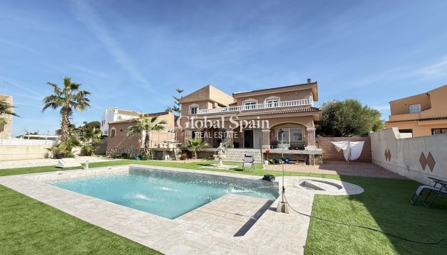 VILLA - Wederverkoop - BENIJÓFAR -
                Costa Blanca