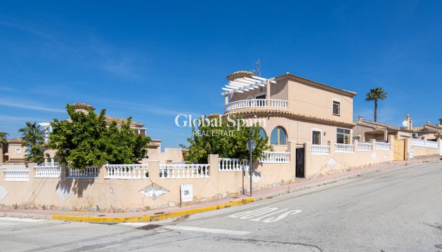 VILLA - Wederverkoop - BENIJÓFAR -
                Costa Blanca
