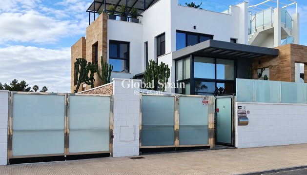 VILLA - Wederverkoop - CABO ROIG -
                Costa Blanca