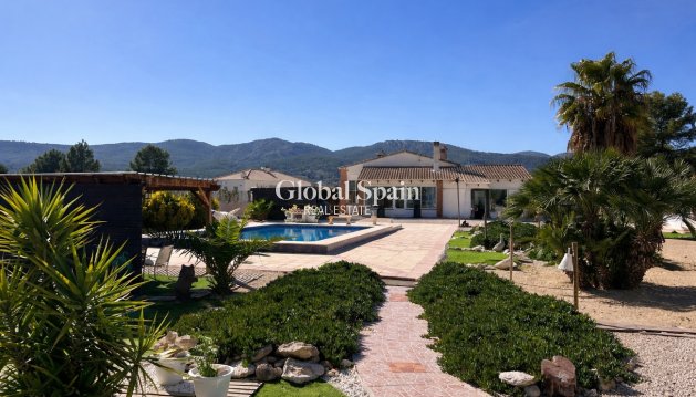 VILLA - Wederverkoop - CASTALLA -
                Costa Blanca