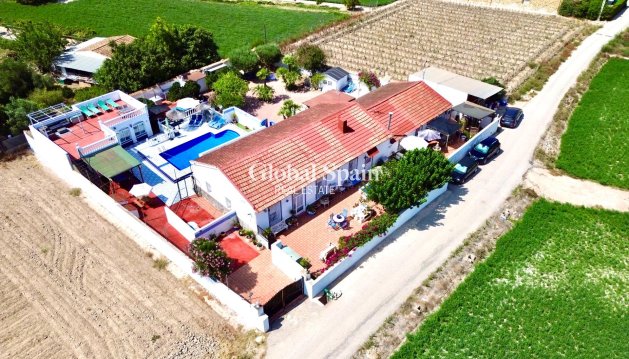 VILLA - Wederverkoop - DOLORES -
                Comunidad Valenciana