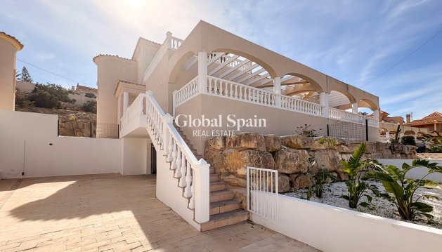 VILLA - Wederverkoop - EL CAMPELLO -
                Pueblo Acantilado - Venta Lanuza
