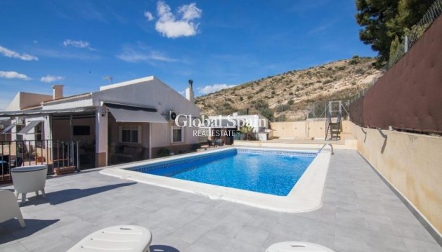 VILLA - Wederverkoop - ELCHE -
                Costa Blanca