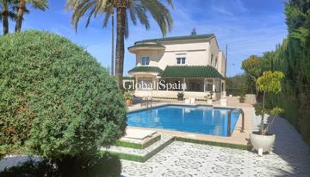 VILLA - Wederverkoop - ELCHE -
                Costa Blanca