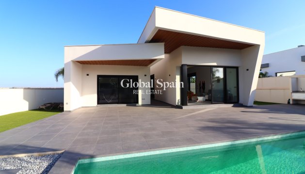 VILLA - Wederverkoop - FORMENTERA DEL SEGURA -
                Fincas de La Vega