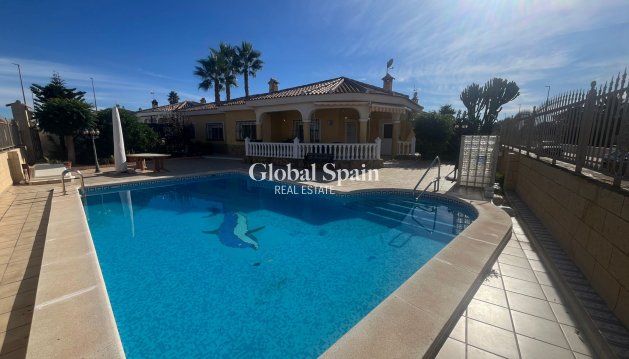 VILLA - Wederverkoop - GEA Y TRUYOLS -
                Inland