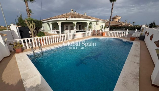 VILLA - Wederverkoop - GEA Y TRUYOLS -
                Inland