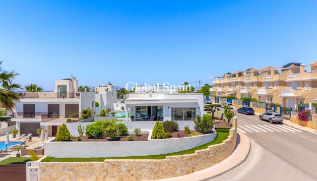 VILLA - Wederverkoop - LA MARINA -
                LA MARINA