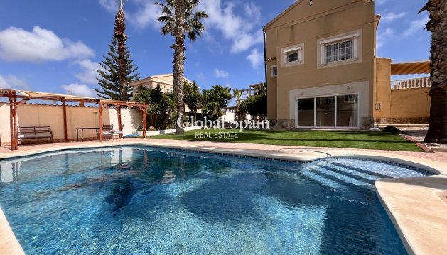VILLA - Wederverkoop - LA ZENIA -
                Costa Blanca