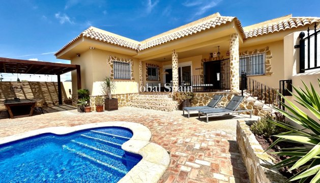 VILLA - Wederverkoop - LA ZENIA -
                Costa Blanca