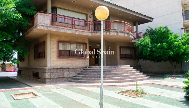 VILLA - Wederverkoop - LLANO DE BRUJAS -
                Llano de brujas