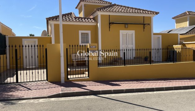 VILLA - Wederverkoop - MAZARRÓN -
                Inland