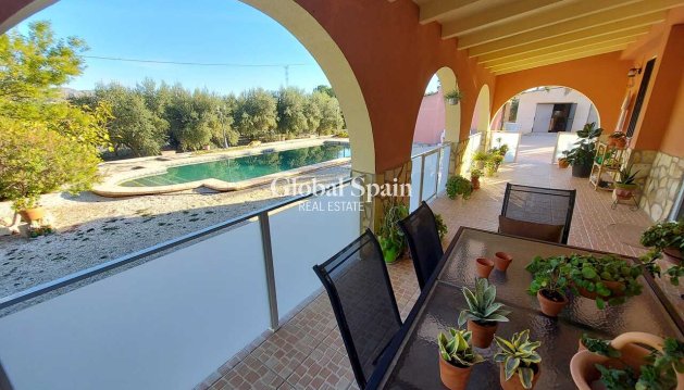 VILLA - Wederverkoop - MURCIA -
                Inland