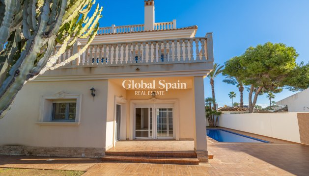 Villa - Wederverkoop - ORIHUELA COSTA -
                CABO ROIG