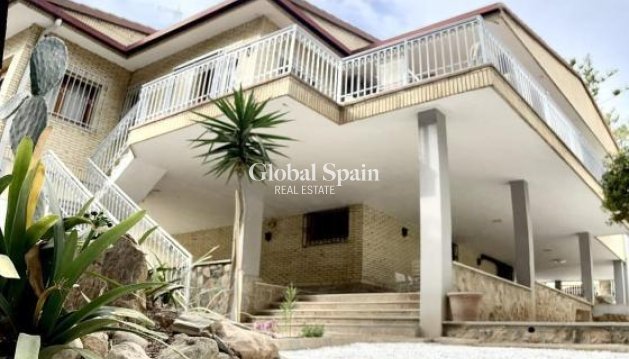 VILLA - Wederverkoop - ORIHUELA COSTA -
                CAMPOAMOR