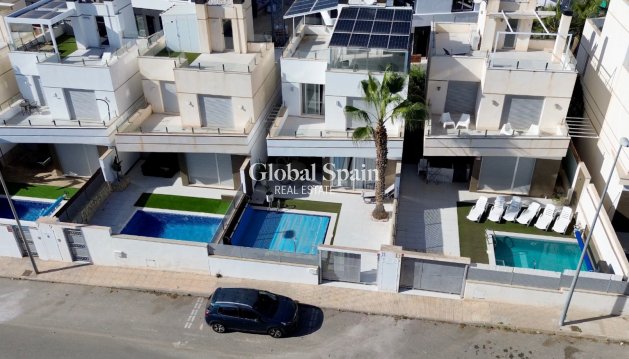 VILLA - Wederverkoop - ORIHUELA COSTA -
                Costa Blanca