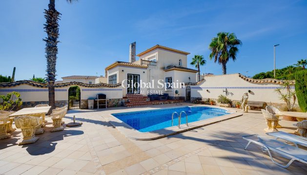 VILLA - Wederverkoop - ORIHUELA COSTA -
                Costa Blanca