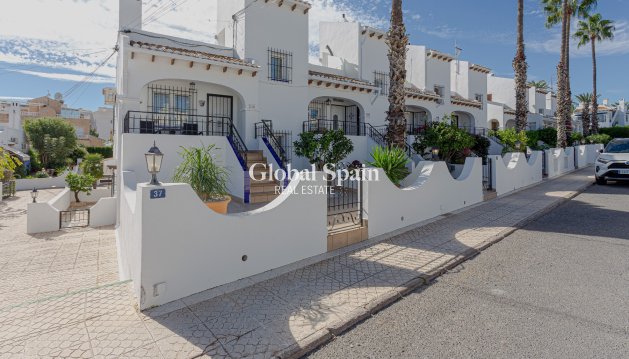 VILLA - Wederverkoop - ORIHUELA COSTA -
                Costa Blanca