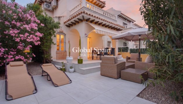 VILLA - Wederverkoop - ORIHUELA COSTA -
                Costa Blanca