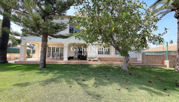 VILLA - Wederverkoop - ORIHUELA COSTA -
                Costa Blanca