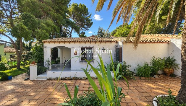 VILLA - Wederverkoop - ORIHUELA COSTA -
                Costa Blanca