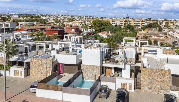 Villa - Wederverkoop -
                ORIHUELA COSTA - ES-67214