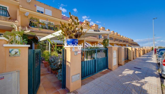 VILLA - Wederverkoop -
                ORIHUELA COSTA - GSR-83687