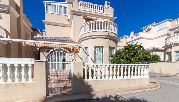 VILLA - Wederverkoop - ORIHUELA COSTA -
                Los Almendros-la Florida