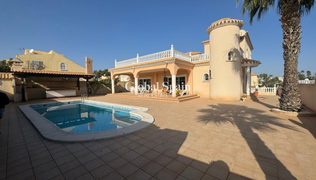 VILLA - Wederverkoop - ORIHUELA COSTA -
                Playa Flamenca