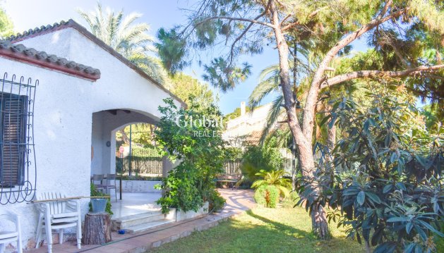 VILLA - Wederverkoop - ORIHUELA COSTA -
                Punta Prima