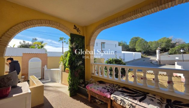 VILLA - Wederverkoop - ORIHUELA COSTA -
                VILLAMARTÍN