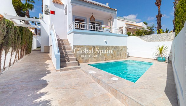 VILLA - Wederverkoop - ORIHUELA COSTA -
                VILLAMARTÍN