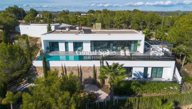 VILLA - Wederverkoop - ORIHUELA -
                LAS COLINAS GOLF RESORT