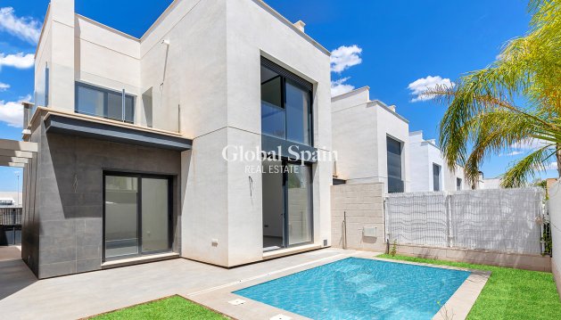 VILLA - Wederverkoop - ORIHUELA -
                Orihuela Costa