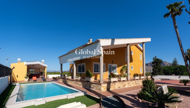 Villa - Wederverkoop - ORIHUELA -
                Orihuela