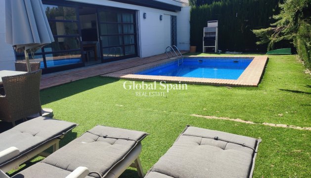 VILLA - Wederverkoop - PERALEJA GOLF -
                Inland