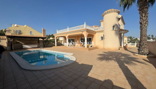 VILLA - Wederverkoop - PLAYA FLAMENCA -
                Costa Blanca