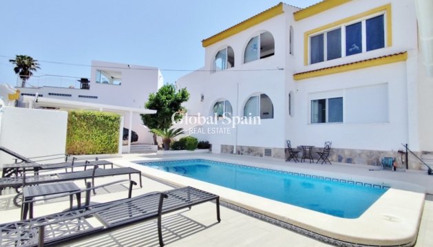 VILLA - Wederverkoop - SAN MIGUEL DE SALINAS -
                Inland