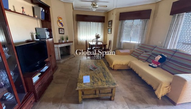VILLA - Wederverkoop - SAN MIGUEL DE SALINAS -
                Inland