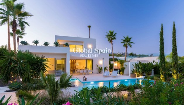 VILLA - Wederverkoop - SAN MIGUEL DE SALINAS -
                Inland