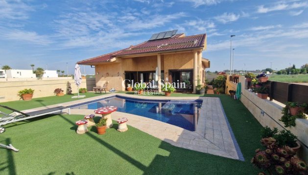 VILLA - Wederverkoop -
                SANTIAGO DE LA RIBERA - GSR-81072