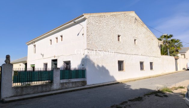 VILLA - Wederverkoop - TORRE DEL RICO -
                Inland