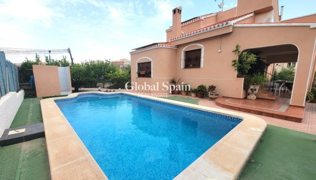 VILLA - Wederverkoop - TORREVIEJA -
                Aguas Nuevas